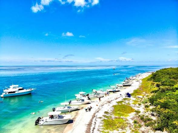 Crystal clear water relaxing at Key West sandbar